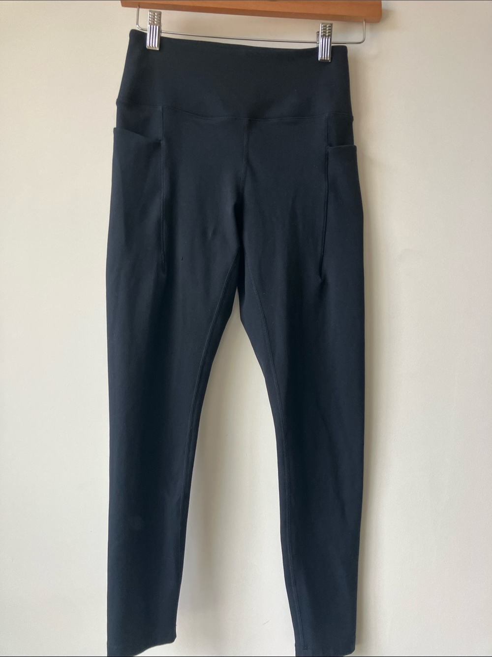 DANSKIN Jet Black High Rise Pocket Capri Leggings Women’s Size Small